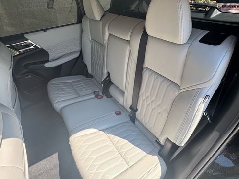 New 2025 Mitsubishi Outlander AWD image 22