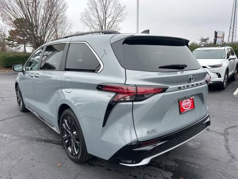 Used 2023 Toyota Sienna XSE image 9