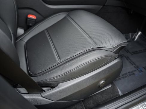 New 2025 Mercedes-Benz GLC 350e 4MATIC image 31