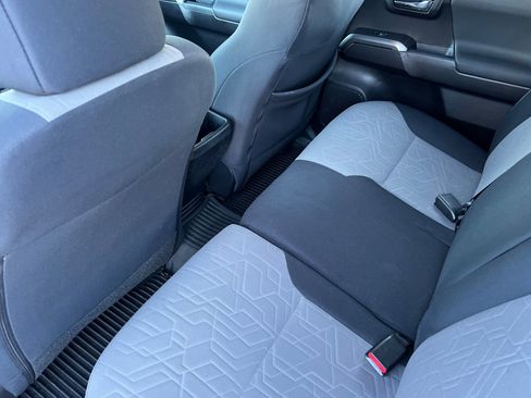Used 2020 Toyota Tacoma image 9