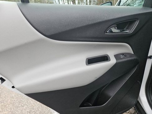 Used 2019 Chevrolet Equinox LS image 31