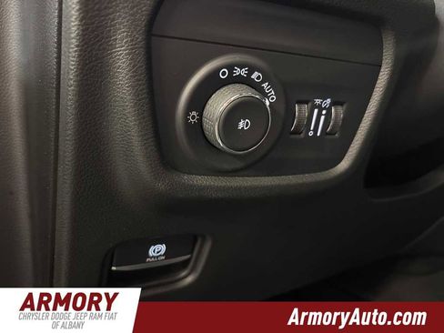 Used 2022 Jeep Grand Cherokee Overland w/ Luxury Tech Group IV image 12