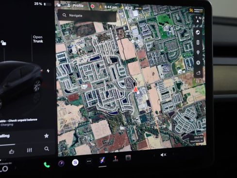 Used 2022 Tesla Model Y Long Range image 9