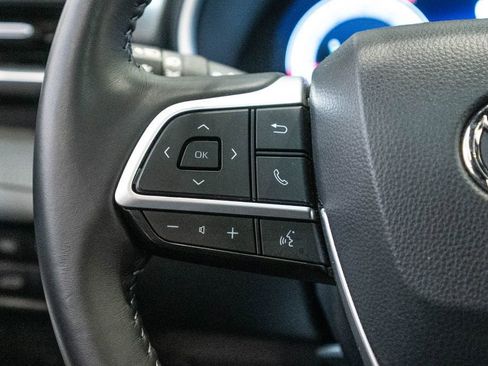 Used 2025 Toyota Highlander XSE AWD/4WD image 18