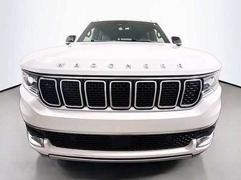 Used 2023 Jeep Wagoneer L Series II AWD/4WD image 2