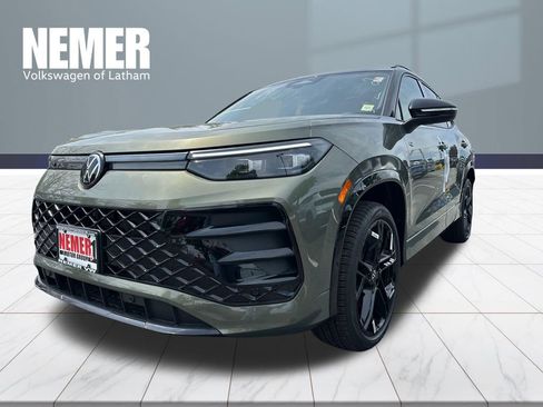 New 2026 Volkswagen Tiguan SE R-Line AWD/4WD image 1