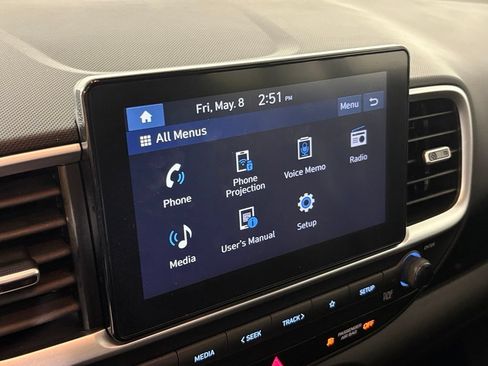 Used 2025 Hyundai Venue SEL FWD image 25