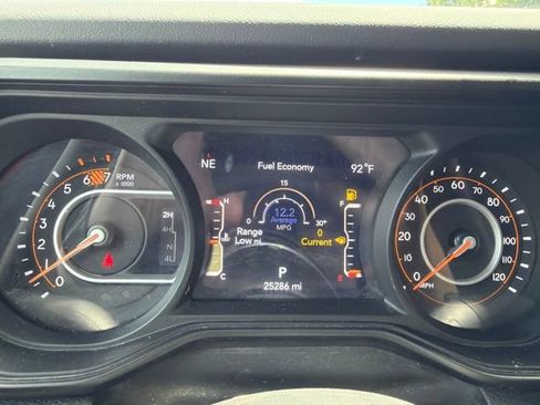Used 2024 Jeep Wrangler Unlimited Sahara w/ Technology Group AWD/4WD image 15