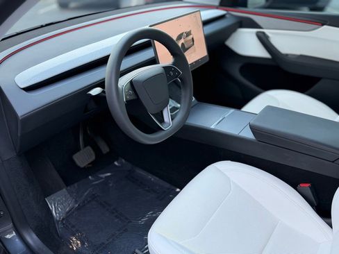 Used 2026 Tesla Model Y 2WD image 24