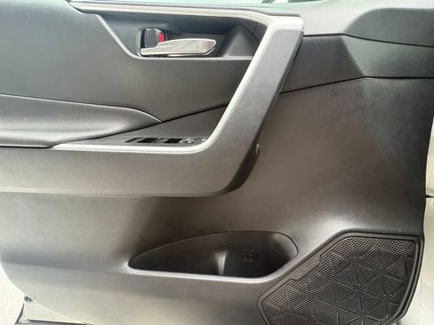 Used 2021 Toyota RAV4 XLE FWD image 8