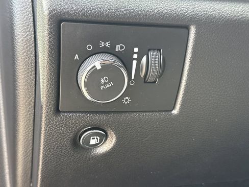 Used 2020 Jeep Grand Cherokee Laredo image 22