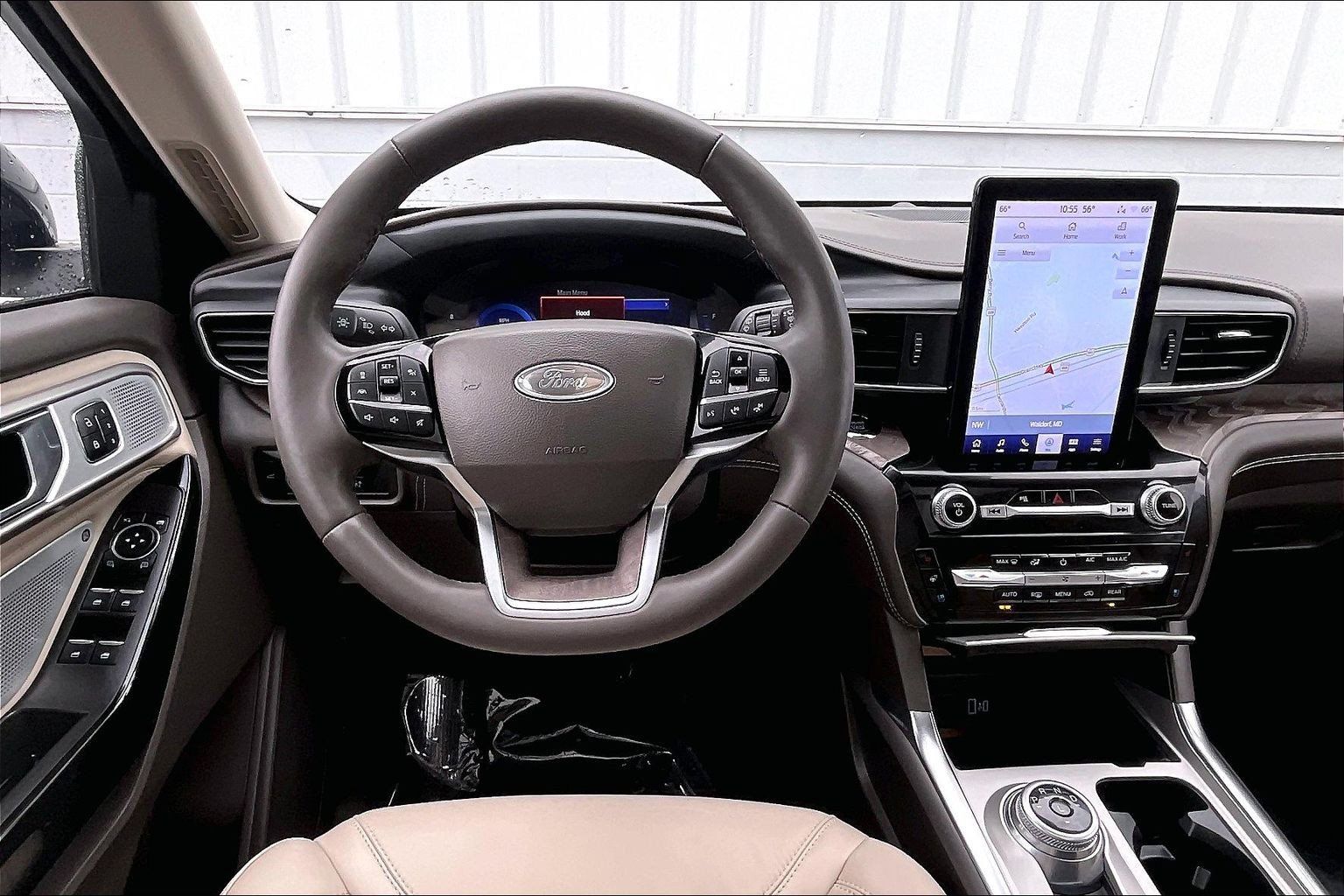 Used 2024 Ford Explorer Platinum w/ Technology Package AWD/4WD image 6