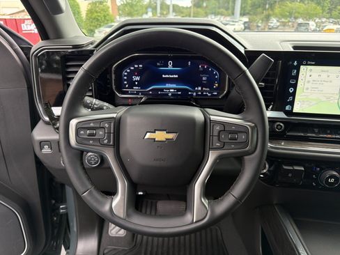 Used 2025 Chevrolet Silverado 2500 LTZ w/ LTZ Convenience Package AWD/4WD image 23
