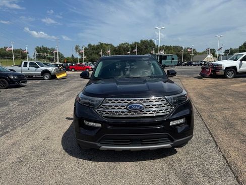 Used 2023 Ford Explorer Limited w/ Equipment Group 301A AWD/4WD image 2