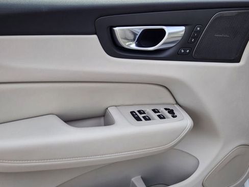 New 2026 Volvo XC60 B5 Ultra w/ Protection Package Premier image 9