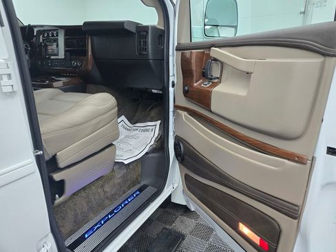 Used 2020 GMC Savana 2500 Extended w/ Enhanced Convenience Package image 41