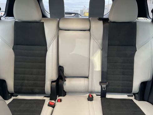 Used 2025 Mitsubishi Outlander SE image 37