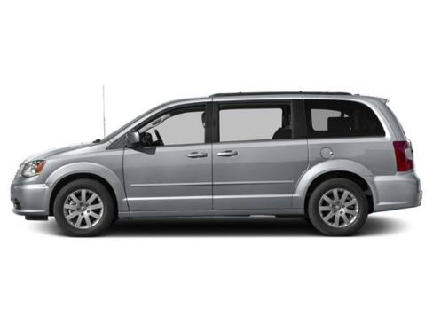 Used 2015 Chrysler Town & Country Touring FWD image 4