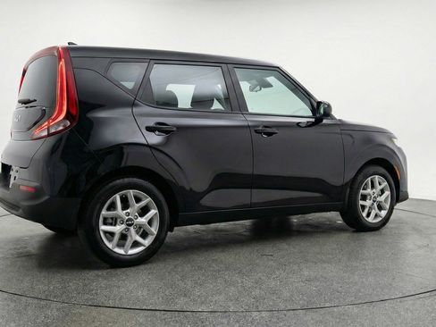 Used 2025 Kia Soul LX w/ LX Technology Package FWD image 9