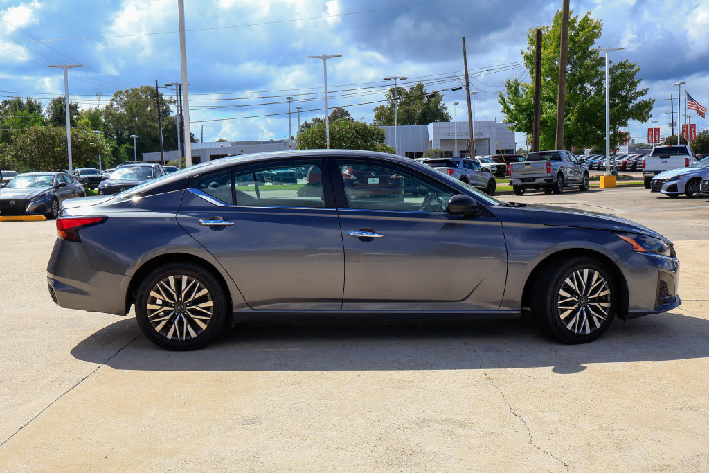 Used 2024 Nissan Altima 2.5 SV FWD image 21