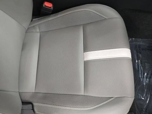 Used 2025 Toyota Camry SE AWD/4WD image 6