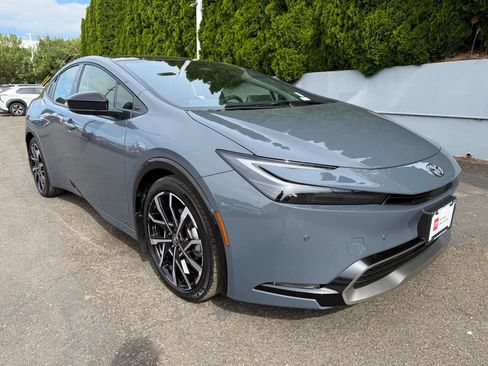 Certified 2024 Toyota Prius Prime FWD image 2