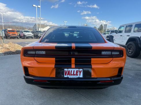 New 2025 Dodge Charger Daytona R/T w/ Sun & Sound Package AWD/4WD image 4