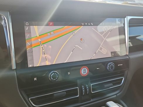 New 2026 Porsche Macan image 15