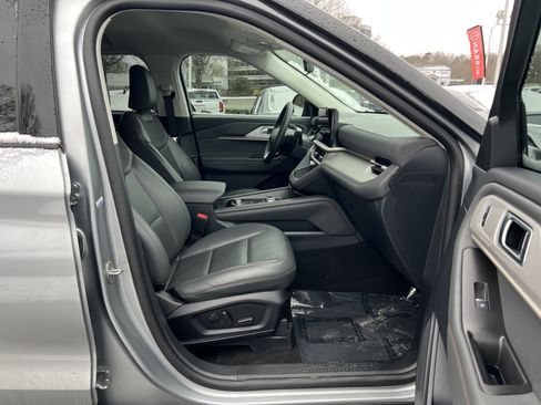 Used 2025 Ford Explorer Active w/ Active Comfort Package image 24