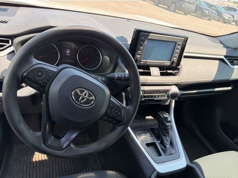 Used 2022 Toyota RAV4 LE FWD image 11