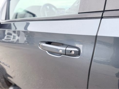 Used 2021 Chevrolet Tahoe Z71 w/ Luxury Package image 9