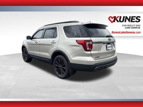 Used 2017 Ford Explorer XLT w/ Equipment Group 202A AWD/4WD image 9