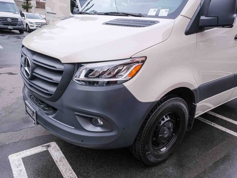 Used 2024 Mercedes-Benz Sprinter 2500 image 12