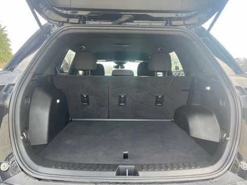 Used 2025 Chevrolet Equinox LT FWD image 13