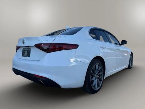 Used 2017 Alfa Romeo Giulia RWD image 6
