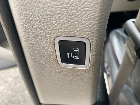 Used 2017 Chrysler Pacifica Touring-L FWD image 58