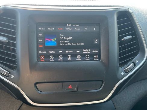 Used 2019 Jeep Cherokee Latitude w/ Cold Weather Group AWD/4WD image 11