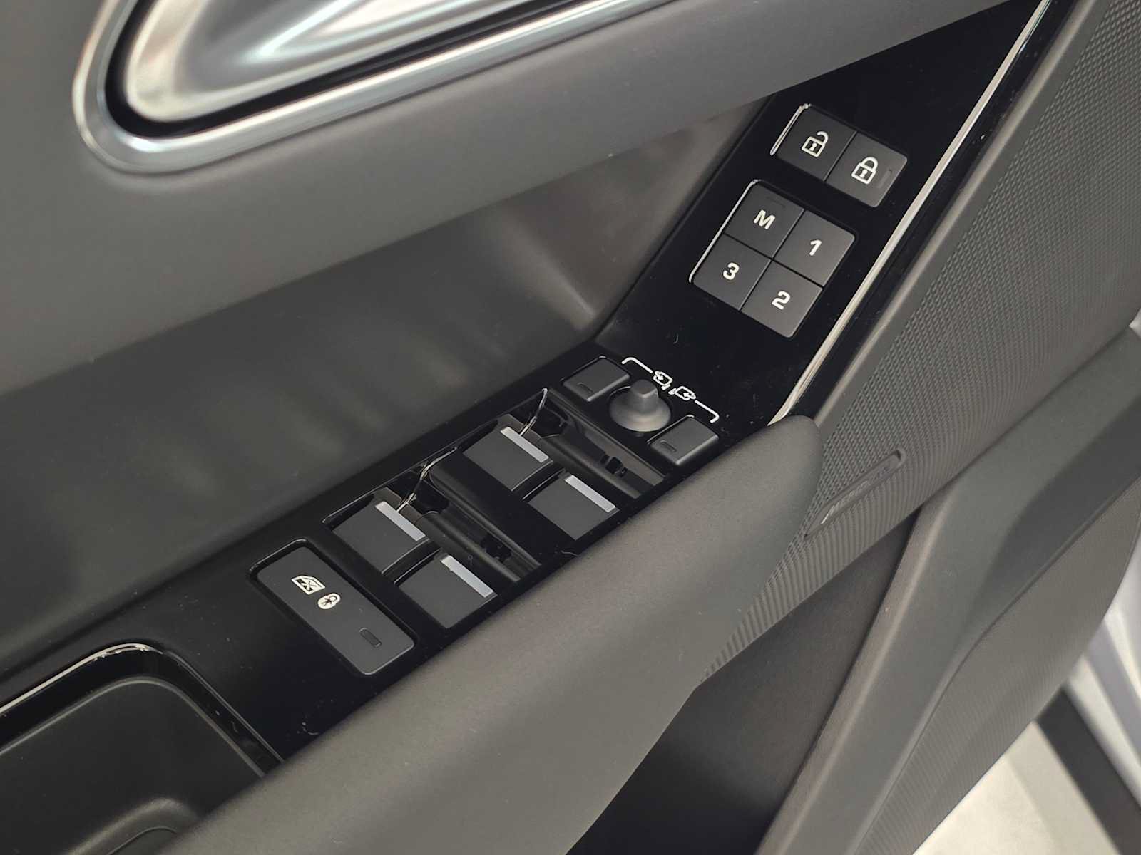 New 2026 Land Rover Range Rover Velar S AWD/4WD image 23