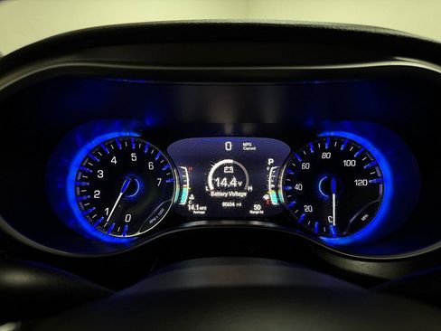 Used 2018 Chrysler Pacifica Limited w/ Tire & Wheel Group image 18