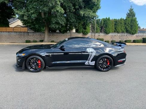Used 2021 Ford Mustang Shelby GT500 w/ Technology Package RWD image 2