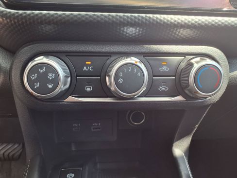 Used 2023 Nissan Kicks SV w/ Exterior Package FWD image 7