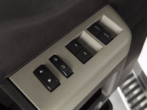 Used 2015 Ford F250 Lariat w/ Chrome Package image 28