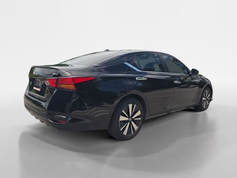 Used 2022 Nissan Altima 2.5 SV FWD image 6