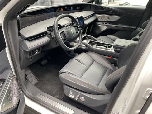 Used 2025 Lincoln Nautilus Reserve AWD/4WD image 11