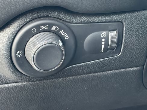 Used 2024 Dodge Durango GT RWD image 8