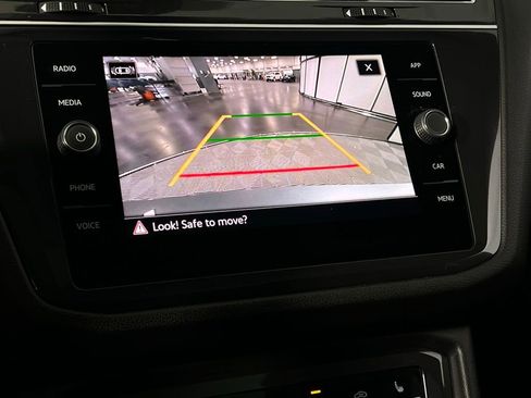 Used 2023 Volkswagen Tiguan SE R-Line image 17