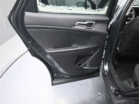 Used 2024 Kia Sportage LX image 15
