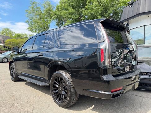 Used 2022 Cadillac Escalade ESV Luxury AWD/4WD image 4