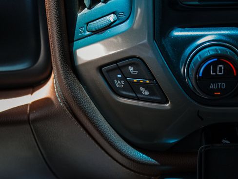 Used 2014 Chevrolet Silverado 1500 High Country w/ High Country Premium Package AWD/4WD image 21