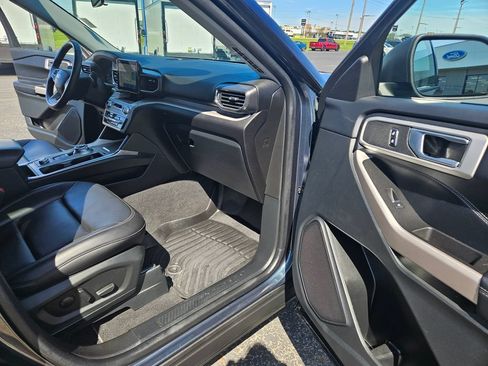 Used 2023 Ford Explorer XLT w/ Equipment Group 202A AWD/4WD image 28